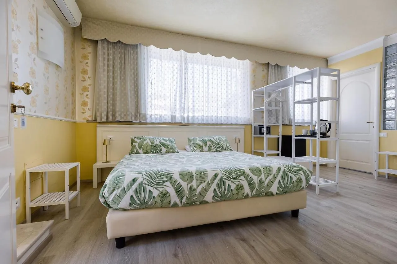 Hotel Villa Lilla Desenzano del Garda 3*,  Italy
